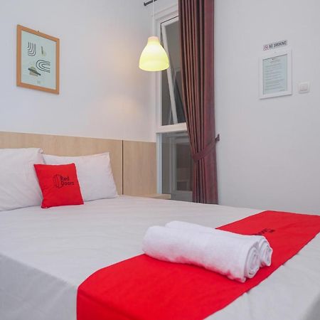 Hotel Reddoorz Syariah @ Tlogosari Semarang Alastuwo Exterior foto