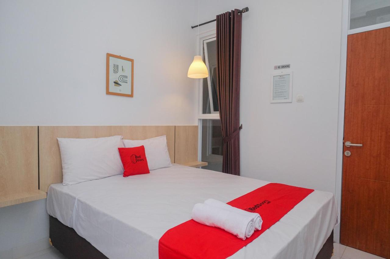 Hotel Reddoorz Syariah @ Tlogosari Semarang Alastuwo Exterior foto