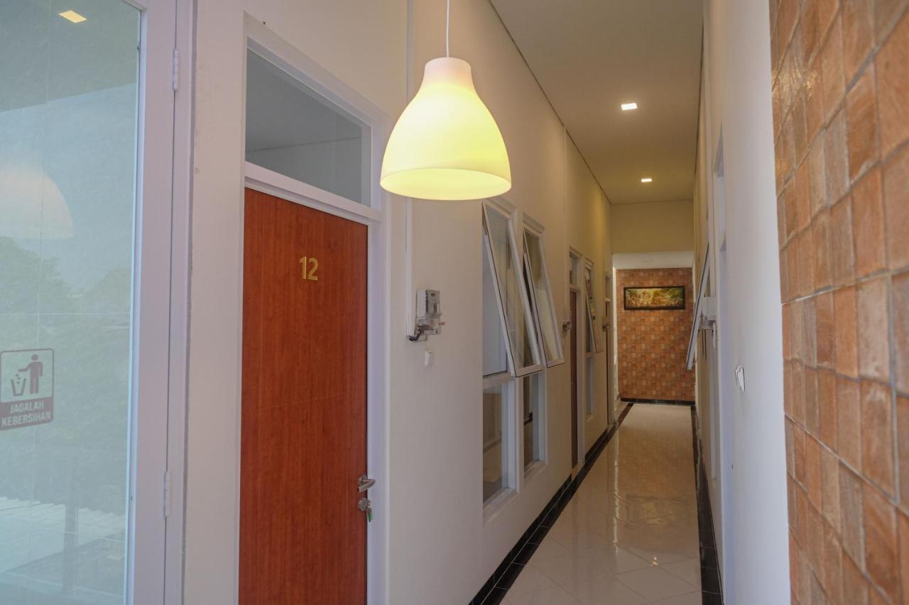 Hotel Reddoorz Syariah @ Tlogosari Semarang Alastuwo Exterior foto