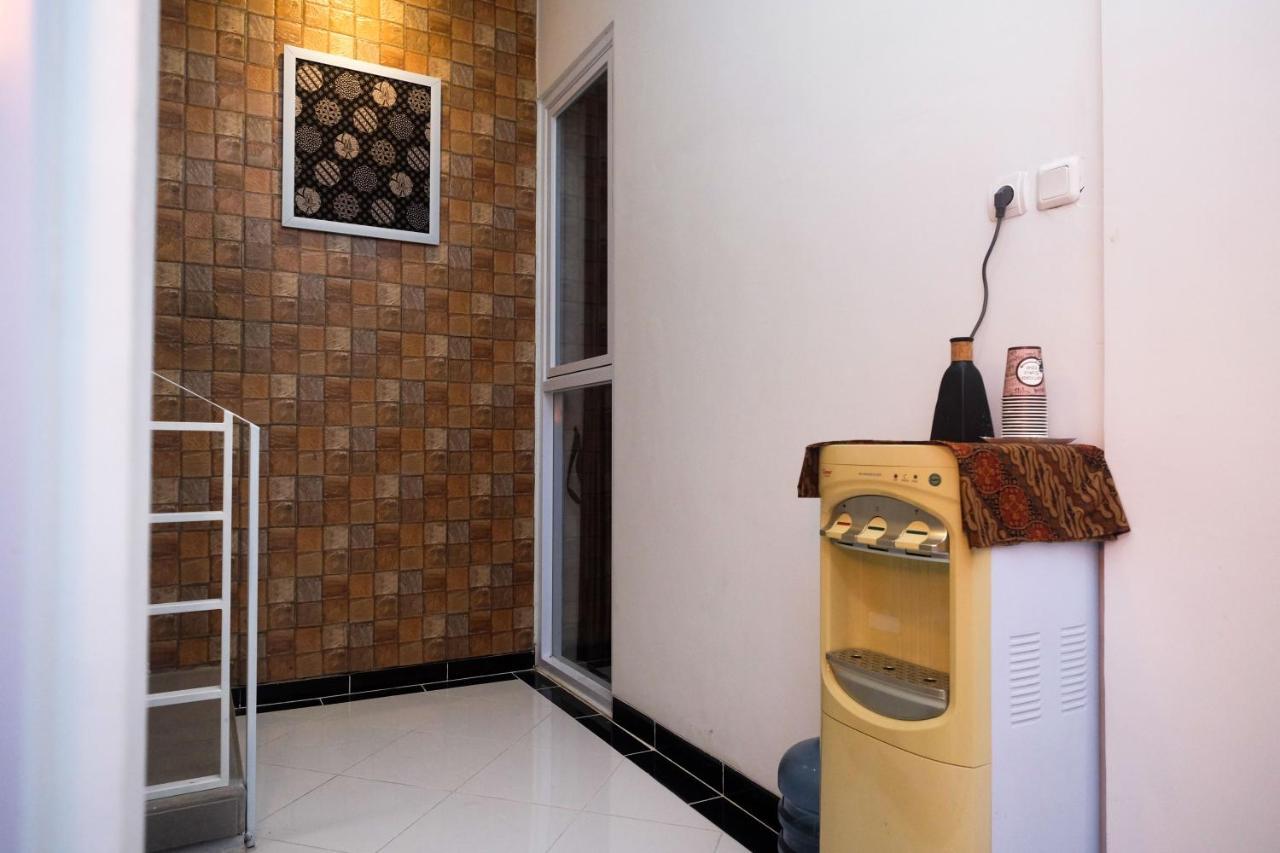 Hotel Reddoorz Syariah @ Tlogosari Semarang Alastuwo Exterior foto