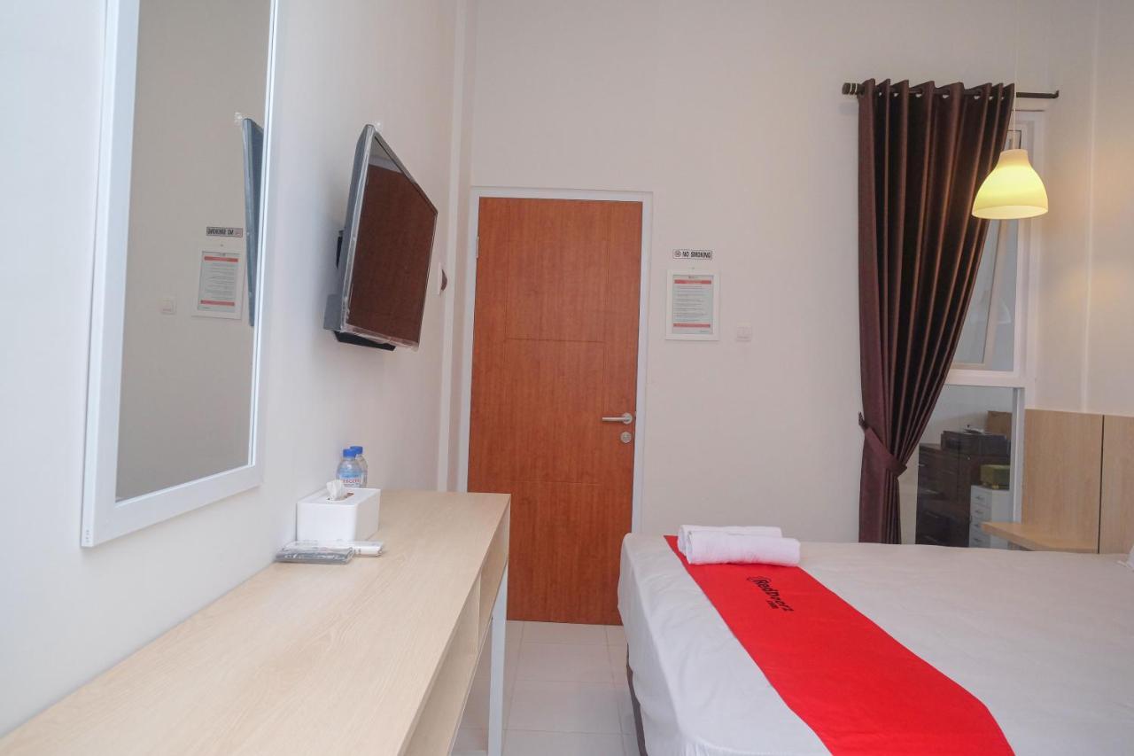 Hotel Reddoorz Syariah @ Tlogosari Semarang Alastuwo Exterior foto