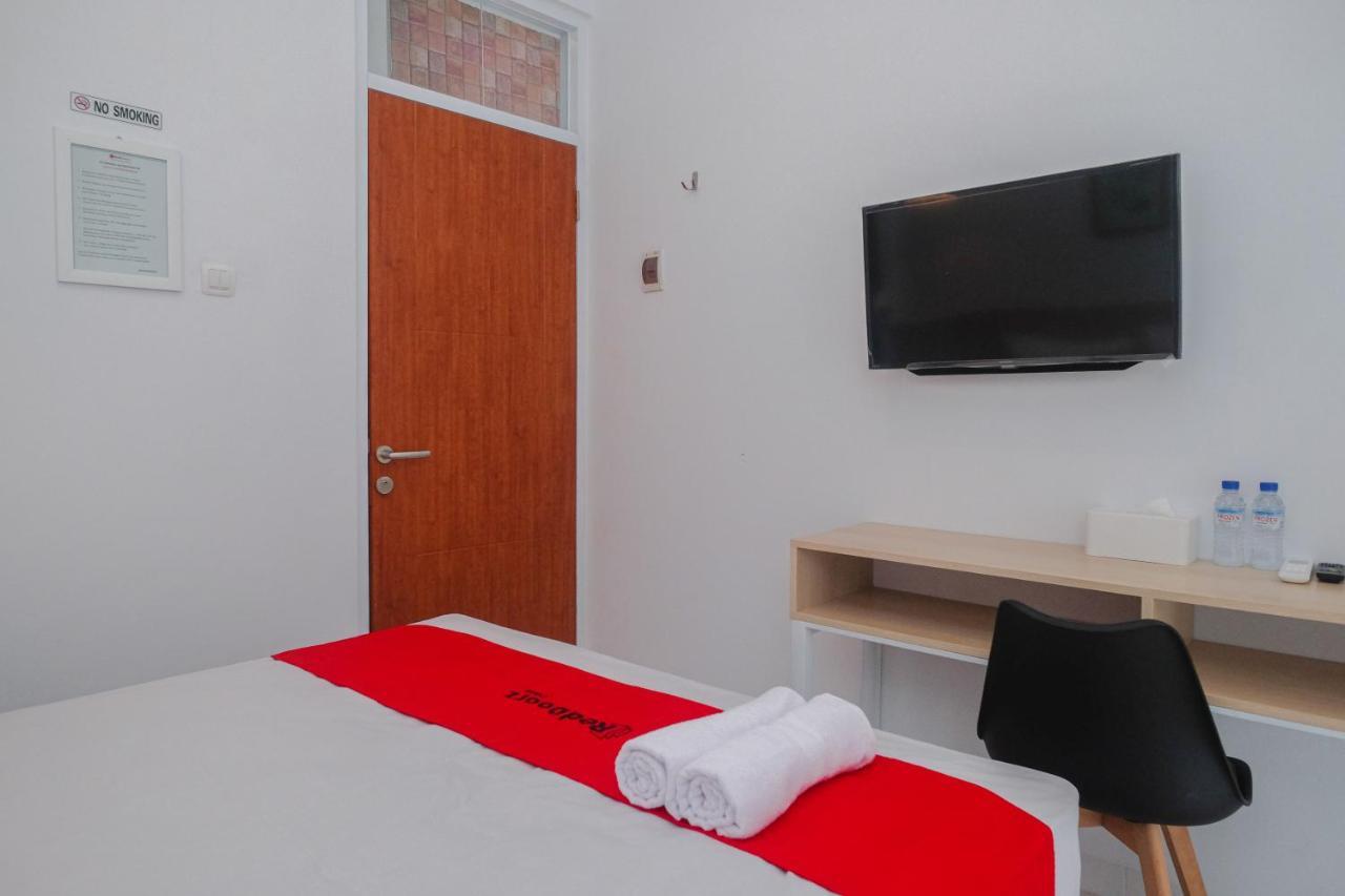 Hotel Reddoorz Syariah @ Tlogosari Semarang Alastuwo Exterior foto