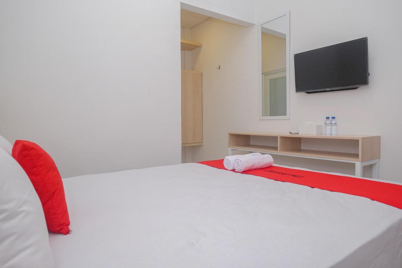 Hotel Reddoorz Syariah @ Tlogosari Semarang Alastuwo Exterior foto