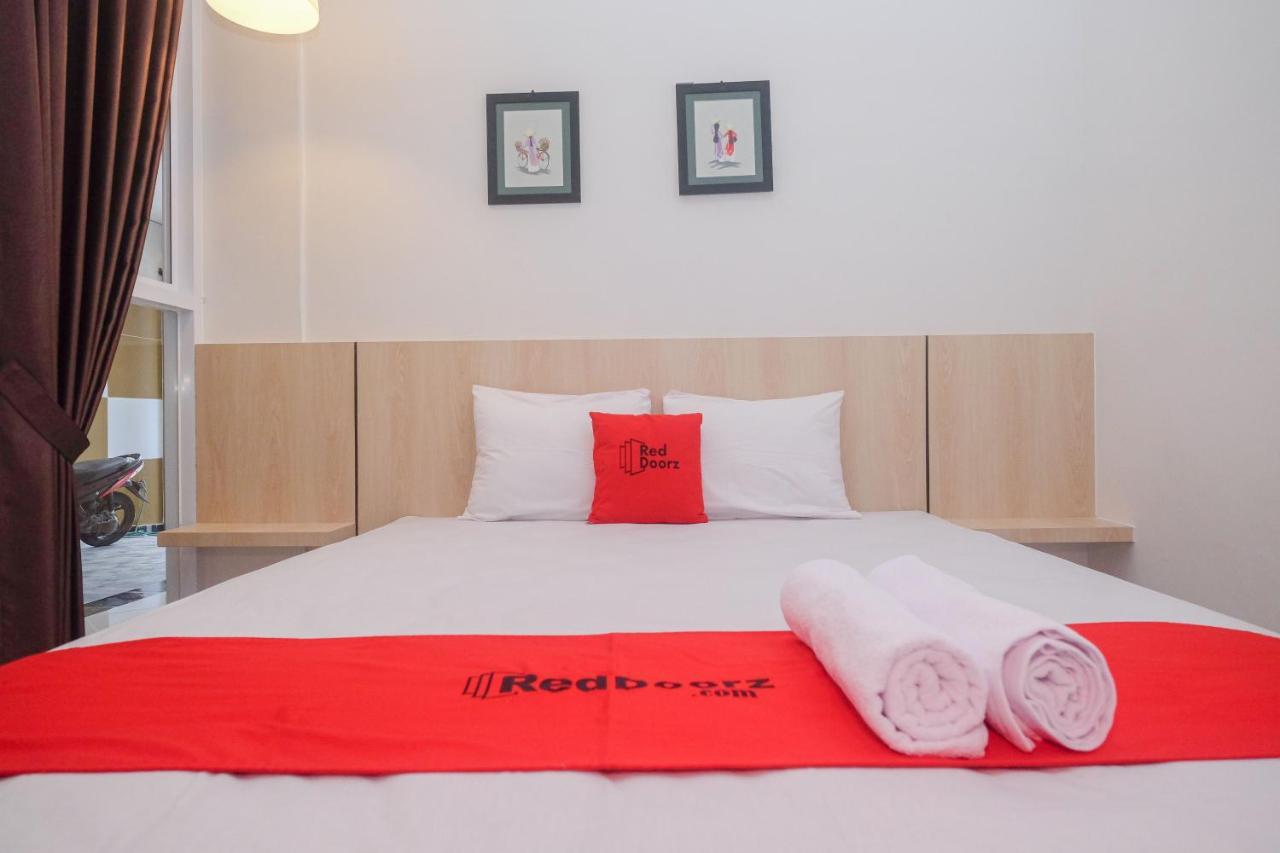 Hotel Reddoorz Syariah @ Tlogosari Semarang Alastuwo Exterior foto