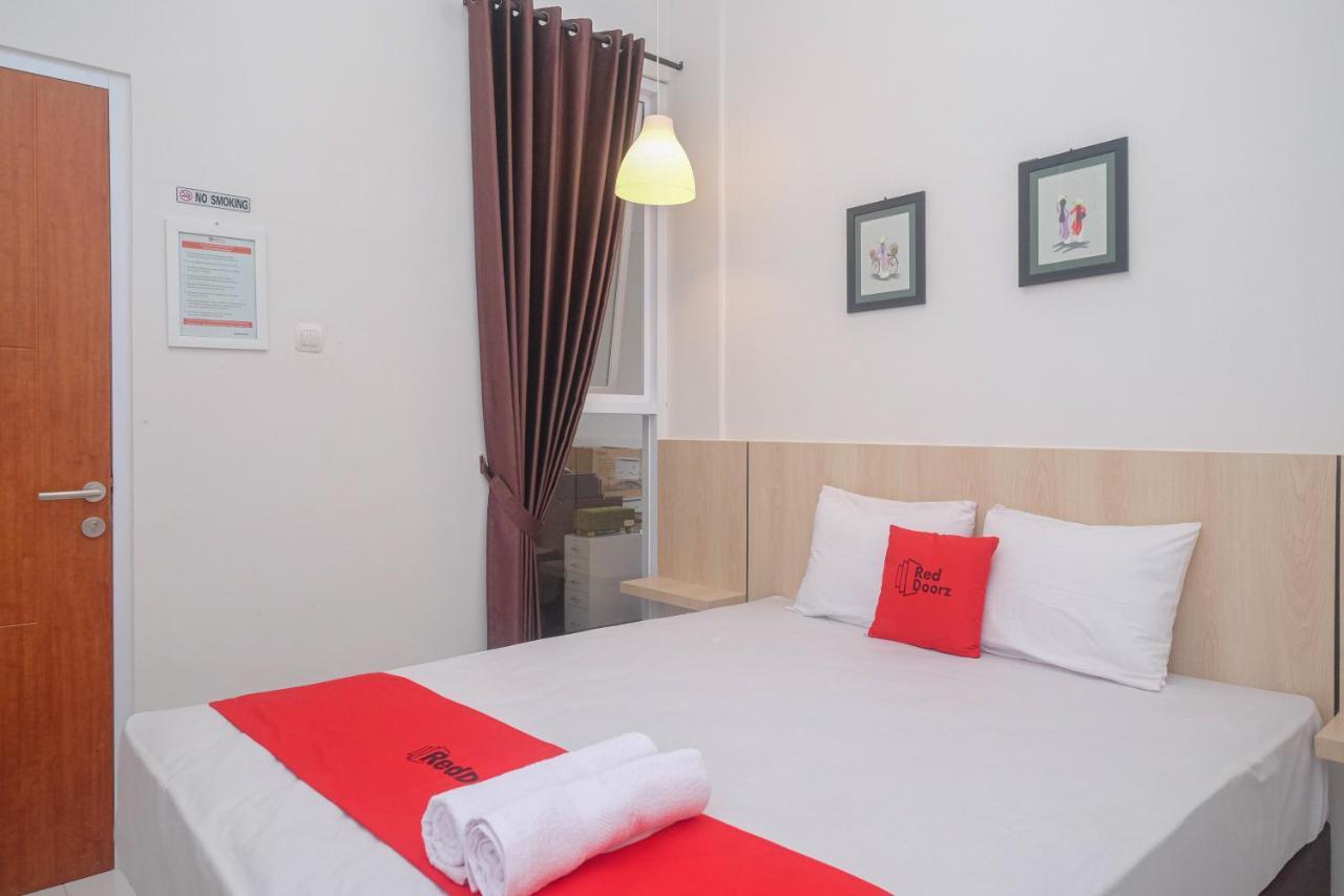 Hotel Reddoorz Syariah @ Tlogosari Semarang Alastuwo Exterior foto